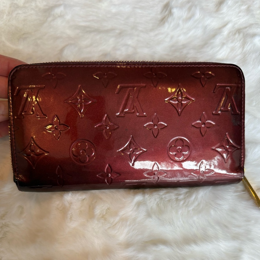 Louis Vuitton Vernis Amarante Patent Leather Zip Around Wallet - Picture 5 of 14
